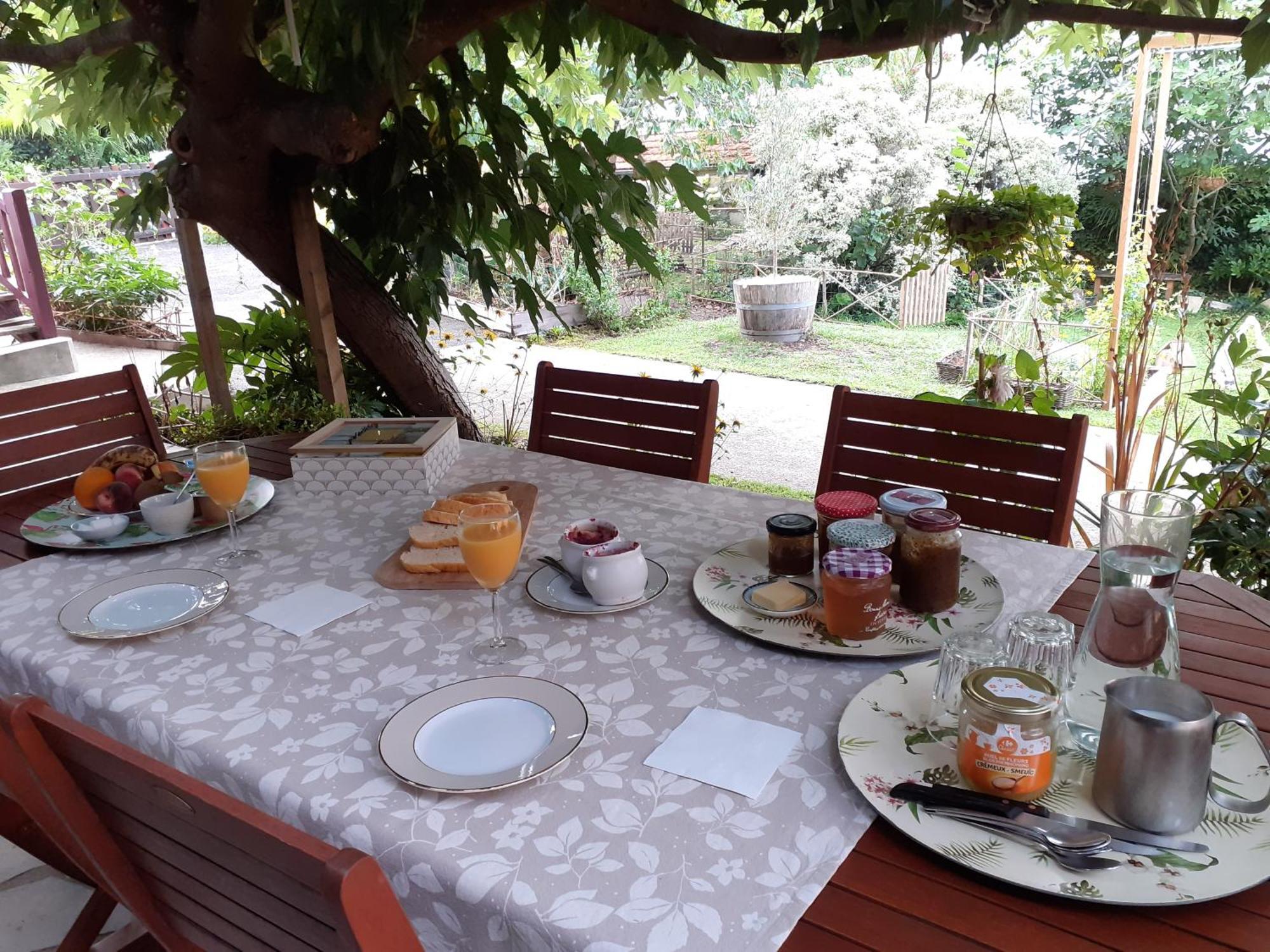 Au Bosquet, Chambre Et Salle De Bains Avec Petit Dejeuner A 600 M Du Centre Dans Un Cadre Calme Et Verdoyant Salies-de-Bearn Bagian luar foto